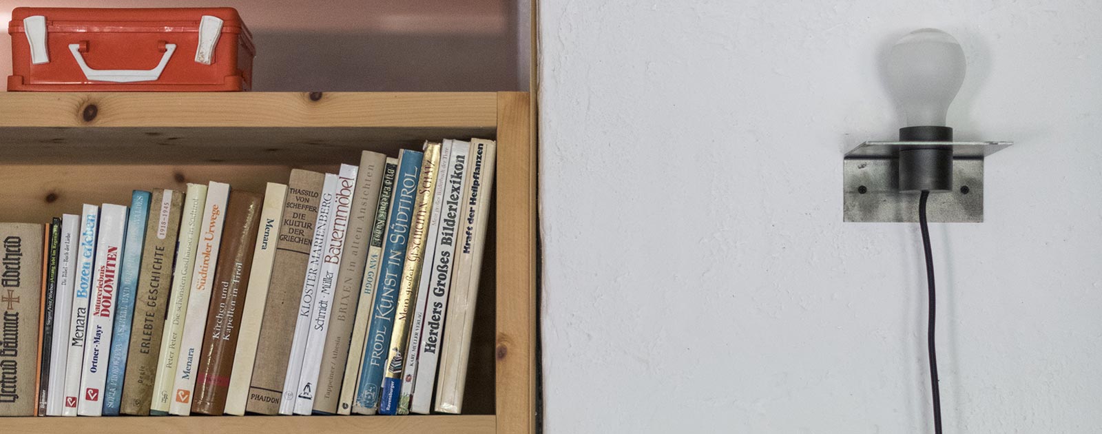 bookcase in a room in the Settari house of the Briol hotel in Barbiano