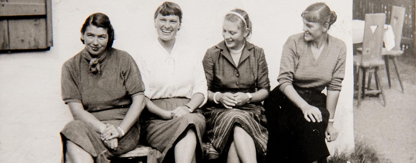 young ladies sitting in front of the Briol Hotel in Barbiano in a black and white photo