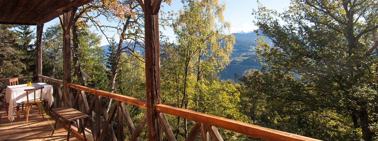 il balcone dell'appartamento Luise dell'hotel Briol a Barbiano