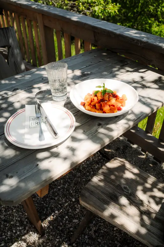 Briol — simple plate, rich in flavor