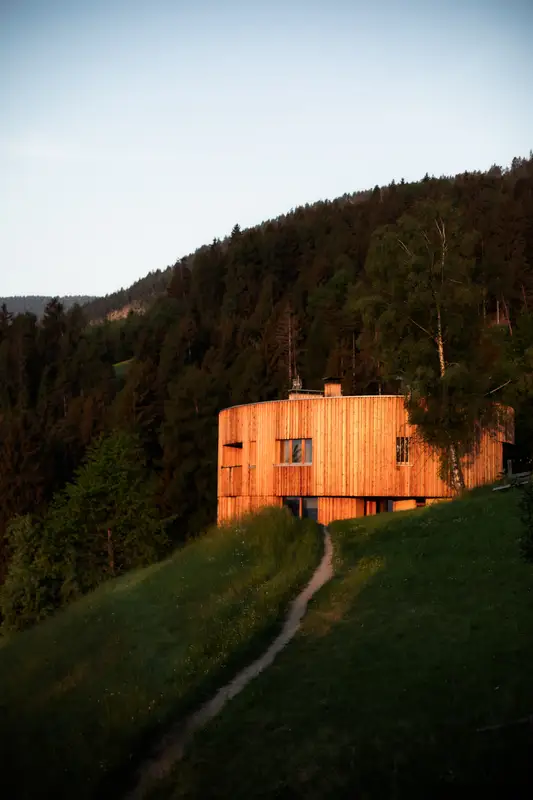 Einäugl — glowing from afar in the dusk