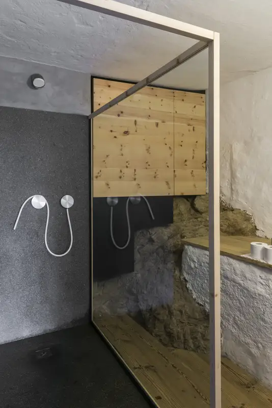 Haus Settari — showering with the feeling of the great outdoors